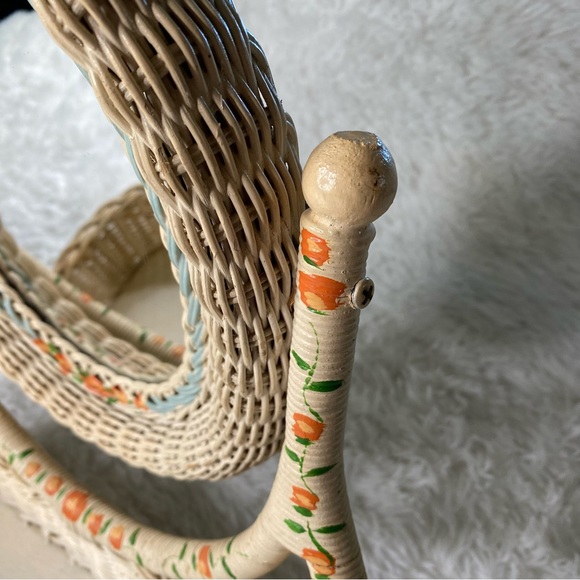 Vintage Woven Wicker Rattan Floral Tabletop Vanity Mirror With Attached Caddy - Picture 5 of 12